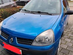 Blau Gebraucht 2005 Renault Clio II Kleinwagen | 1.250 €