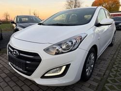 Weiß Gebraucht 2016 Hyundai i30 Limousine | 6.500 € (Fairer Preis)