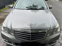 Grau Gebraucht 2009 Mercedes E350 Elegance Limousine | 9.999 € (Fairer Preis)