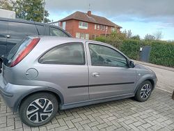 Silber Gebraucht 2003 Opel Corsa Kleinwagen | 1.500 € (Etwas zu teuer)