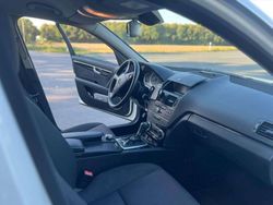 Weiß Gebraucht 2010 Mercedes C200 Limousine | 6.500 €