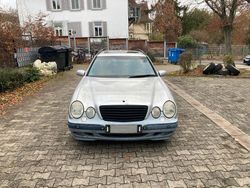 Silber Gebraucht 2000 Mercedes E430 Avantgarde Limousine | 2.400 €