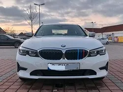 Weiß Gebraucht 2021 BMW 318 Advantage Limousine | 25.900 € (Fairer Preis)