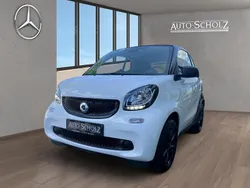 Weiß Gebraucht 2018 Smart ForTwo Coupé Passion Coupé | 15.467 €