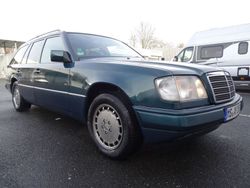 Grün Gebraucht 1995 Mercedes E280 Kombi | 7.999 €