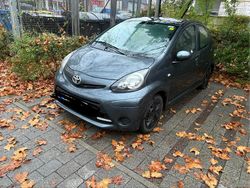 Grau Gebraucht 2013 Toyota Aygo Kleinwagen | 3.750 € (Fairer Preis)