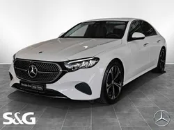 Weiß Gebraucht 2024 Mercedes E220 Avantgarde Limousine | 49.990 € (Guter Preis)