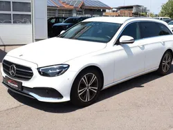 Weiß Gebraucht 2020 Mercedes E220 Avantgarde Kombi | 17.900 €
