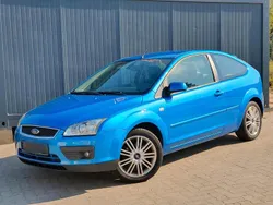 Blau Gebraucht 2005 Ford Focus Titanium Limousine | 2.200 € (Fairer Preis)