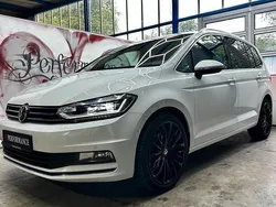 Weiß Gebraucht 2016 VW Touran Highline Van / Kleinbus | 19.999 € (Fairer Preis)