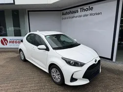 Weiß Gebraucht 2023 Toyota Yaris Hybrid Comfort Kleinwagen | 16.450 € (Guter Preis)