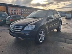 Schwarz Gebraucht 2007 Mercedes ML320 SUV | 4.400 € (Superpreis)
