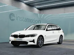 Weiß Gebraucht 2022 BMW 330e Kombi | 36.949 € (Fairer Preis)