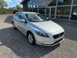 Silber Gebraucht 2016 Volvo V40 Momentum Kombi | 9.000 € (Guter Preis)