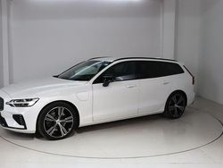 Crystal white pearl Gebraucht 2021 Volvo V60 R-Design Kombi | 29.890 € (Superpreis)