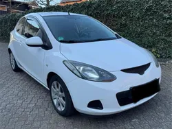 Weiß Gebraucht 2010 Mazda 2 Kleinwagen | 3.900 € (Fairer Preis)