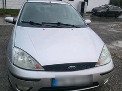 Grau Gebraucht 2004 Ford Focus Kleinwagen | 649 €