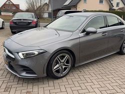 Grau Gebraucht 2020 Mercedes A200 AMG line Limousine | 27.499 € (Fairer Preis)