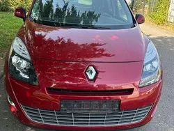 Rot dyna Gebraucht 2010 Renault Scénic III Dynamique Van / Kleinbus | 2.600 € (Superpreis)