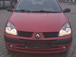 Rot Gebraucht 2004 Renault Clio II Kleinwagen | 1.000 €