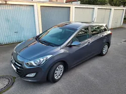 Grau Gebraucht 2017 Hyundai i30 Trend Limousine | 11.350 € (Superpreis)