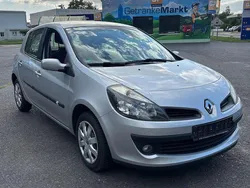 Silber Gebraucht 2007 Renault Clio II Limousine | 3.199 € (Fairer Preis)