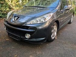 Grau Gebraucht 2008 Peugeot 207 Kombi | 3.250 € (Etwas zu teuer)