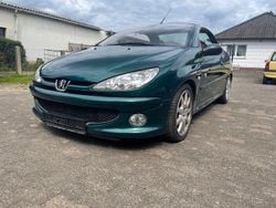 Grün Gebraucht 2004 Peugeot 206 CC Roland Garros Cabrio | 1.600 € (Fairer Preis)