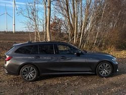 Grau Gebraucht 2021 BMW 320 M Sport Kombi | 26.500 € (Superpreis)