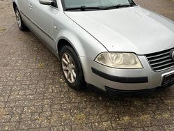 Grau Gebraucht 2002 VW Passat Kombi | 750 € (Guter Preis)