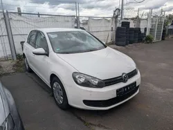 Weiß Gebraucht 2010 VW Golf VI Comfortline Kleinwagen | 4.641 € (Guter Preis)