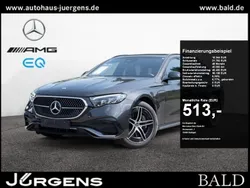 Grau graphitgrau metallic Gebraucht 2024 Mercedes E300 AMG Kombi | 53.880 € (Guter Preis)