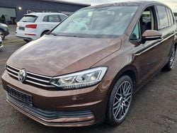 Braun Gebraucht 2016 VW Touran Van / Kleinbus | 13.999 € (Fairer Preis)