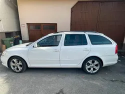 Weiß Gebraucht 2012 Skoda Octavia Elegance Kombi | 6.500 € (Fairer Preis)