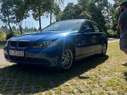 Blau Gebraucht 2007 BMW 320 Limousine | 3.750 € (Guter Preis)