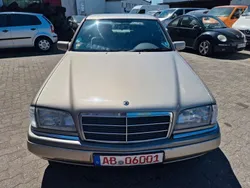 Gold Gebraucht 1995 Mercedes C200 Elegance Limousine | 3.990 €