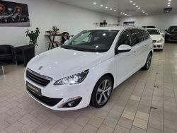 Weiß Gebraucht 2015 Peugeot 308 SW Allure Kombi | 8.590 €