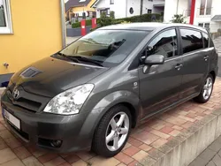 Grau Gebraucht 2005 Toyota Corolla Verso Sol Van / Kleinbus | 7.900 €