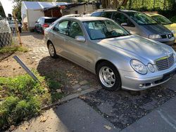 Silber Gebraucht 2005 Mercedes E200 Limousine | 3.999 € (Fairer Preis)
