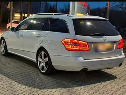 Weiß Gebraucht 2011 Mercedes E200 Kombi | 8.900 €