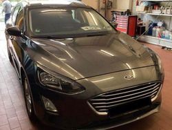 Grau Gebraucht 2020 Ford Focus Cool & Connect Limousine | 10.100 € (Fairer Preis)