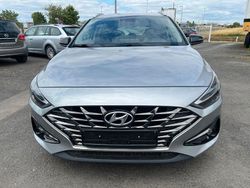 Shimmering silver / met Gebraucht 2022 Hyundai i30 Edition 30+ Kombi | 12.450 € (Fairer Preis)
