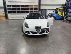 Weiß Gebraucht 2011 Alfa Romeo Giulietta Limousine | 4.900 € (Guter Preis)
