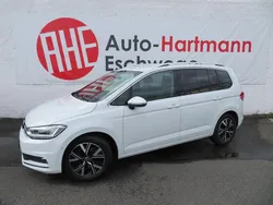 Weiss Gebraucht 2022 VW Touran Van / Kleinbus | 29.779 € (Fairer Preis)