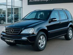 Schwarz Gebraucht 2004 Mercedes ML270 SUV | 12.990 €