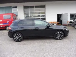 Deep black perleffekt Gebraucht 2022 VW Golf VIII Active Limousine | 20.900 € (Fairer Preis)