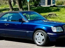 Blau Gebraucht 1992 Mercedes 220 Cabrio | 12.650 €