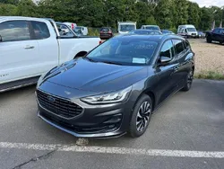 Grau Gebraucht 2024 Ford Focus Titanium Limousine | 25.890 € (Etwas zu teuer)