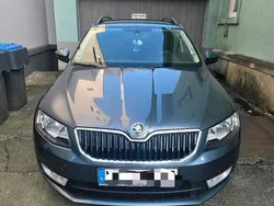 Grau Gebraucht 2016 Skoda Octavia Kombi | 12.500 € (Fairer Preis)