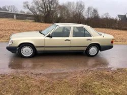 Grün Gebraucht 1985 Mercedes E230 Limousine | 4.000 €